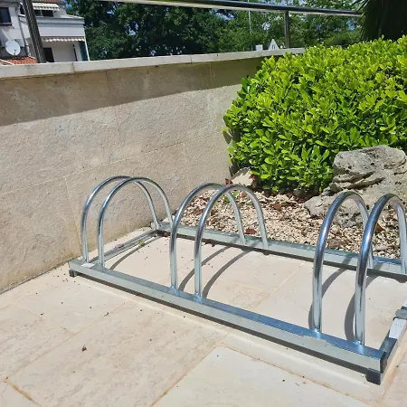 Patricija Keller-podrum-basement Daire *