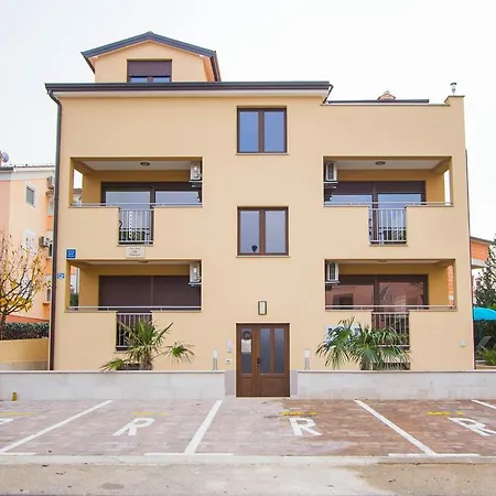 Patricija Keller-podrum-basement Apartment Porec